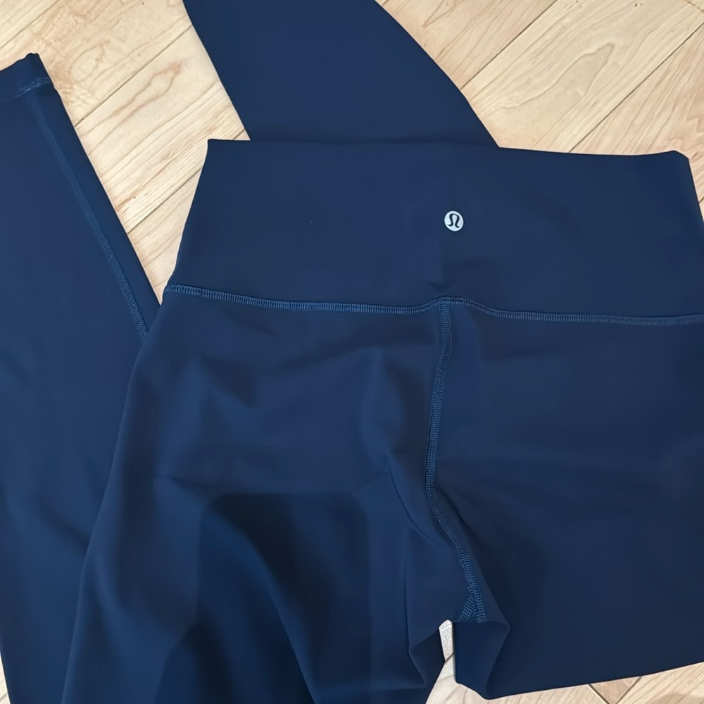 Lululemon Wunder Under High-Rise
Tight 28" *Luxtreme - size 8 - new - no tags